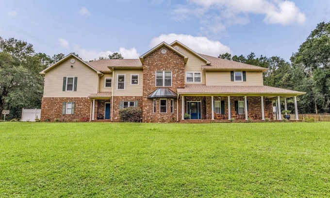 Beulah House | Mandala House, Sleeps 30, Private 9BR, 8000SF w/Pool, Jacuzzi and event space