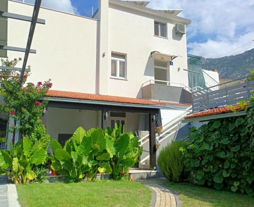 Gradac Apartment | Mandalena