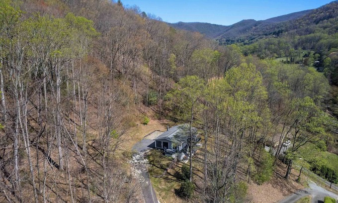 Waynesville House | Mandrum House - Cozy 2Bedroom/2 Bathroom House Close to Downtown Waynesville
