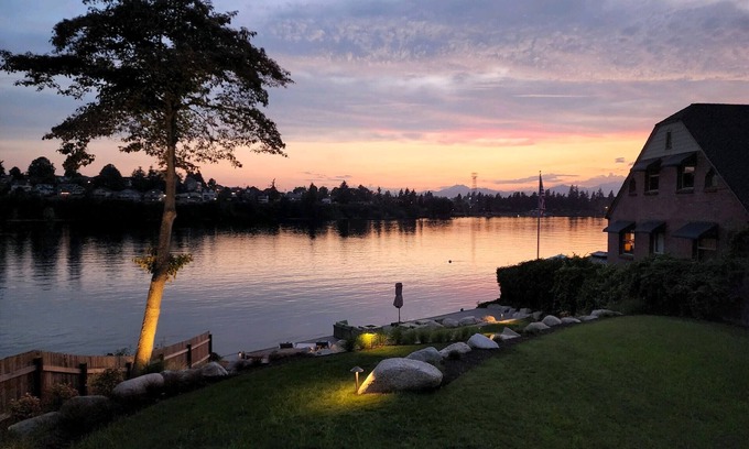 Bremerton Cottage | Manette Waterfront Beach Cottage