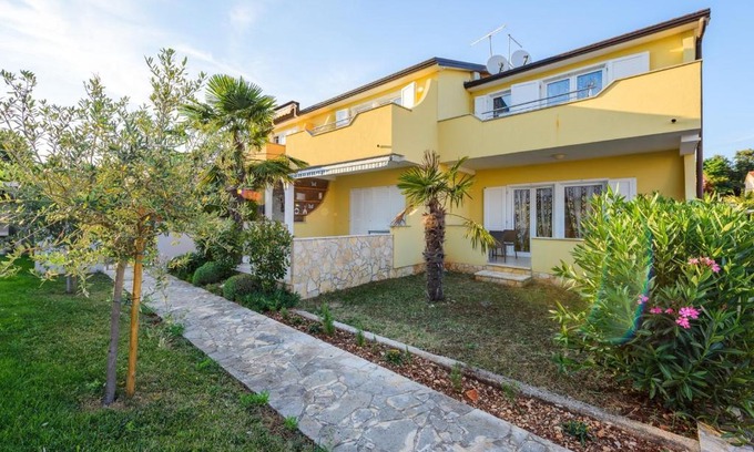 Lovrecica House | MANFROI house with apartments