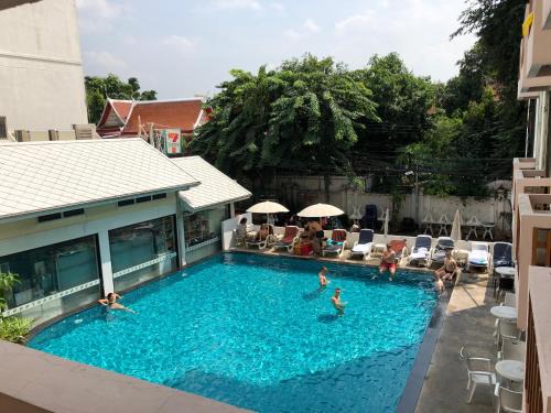 Chana Songkhram Hotel | MANGO Lagoon Place