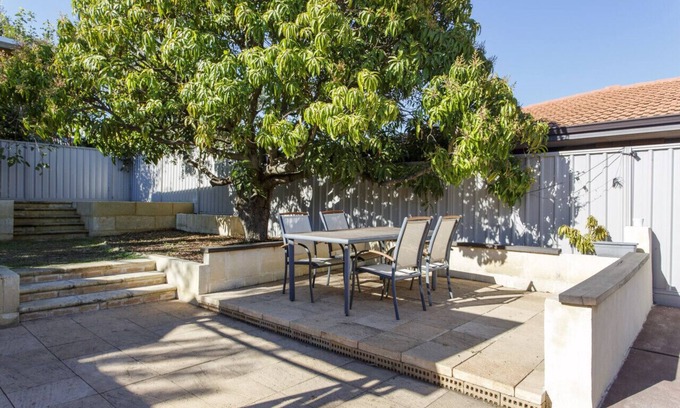 Beaconsfield House | Mango Tree Place - 3 bedroom House