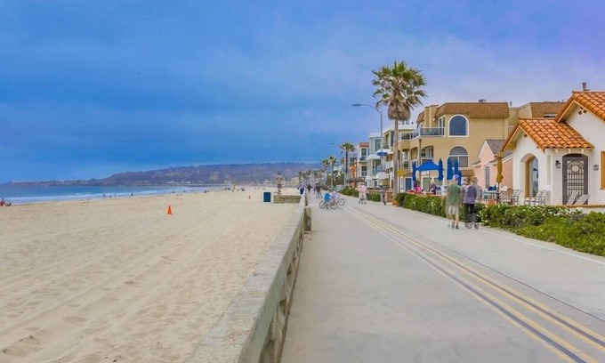 Central Mission Beach Condo | Manhattan Shores 1C