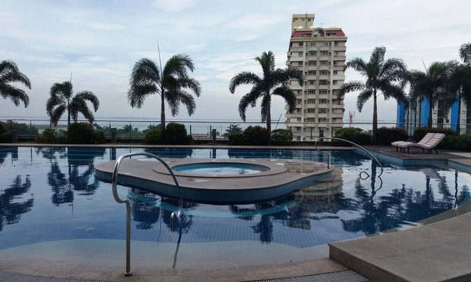 Ermita Night District Apartment | Manila Lee - Malate Bayview Mansion