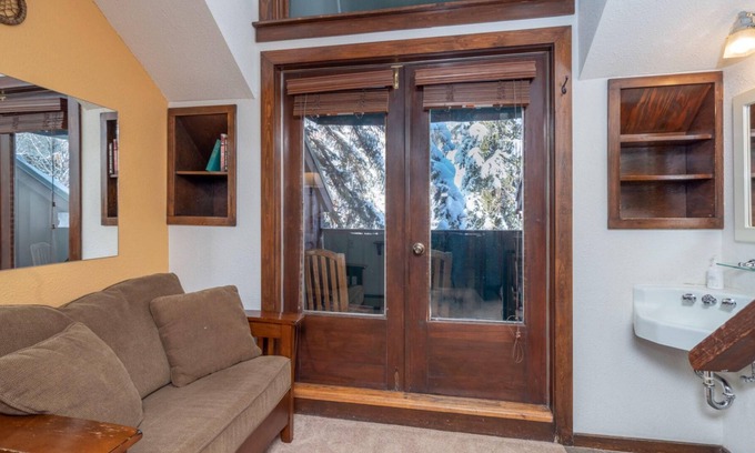 Telluride Hotel | Manitou Lodge 10 by Alpine Lodging Telluride
