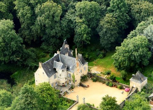 Laval House | Manoir de Rouessé