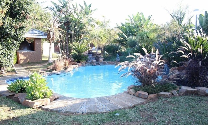 Lobatse Cabin | Manong Game Lodge