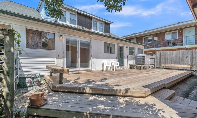 Willoughby Spit Cottage | Manor and Mutts #2 (3-Bedroom Cottage) - Pets Allowed by RedAwning