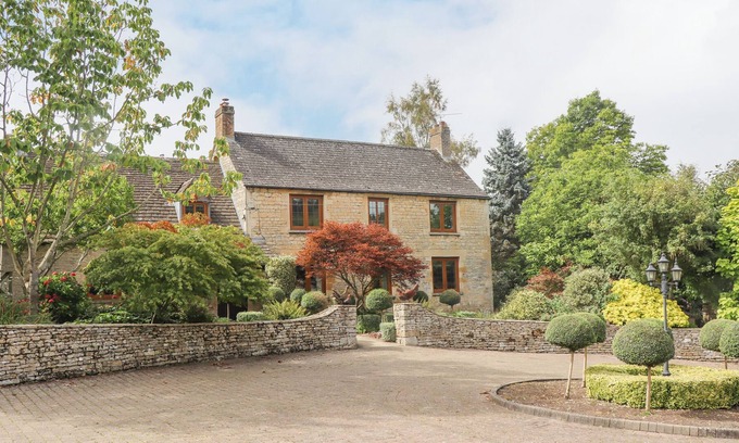 Mangotsfield House | MANOR FARM, pet friendly, character holiday cottage in Winchcombe