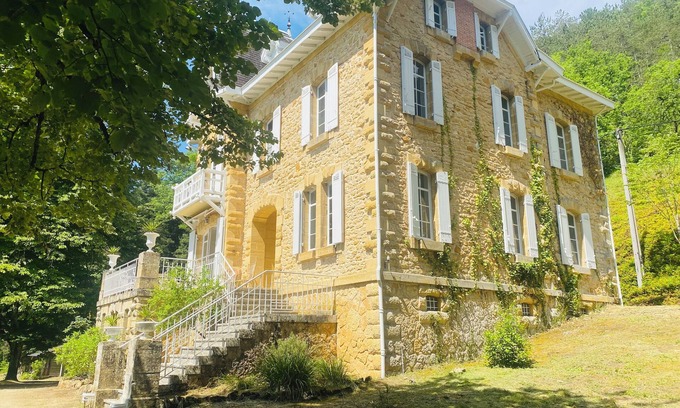Saint-Leon-sur-Vezere House | Manor house in the Périgord noir for 12 people with swimming pool