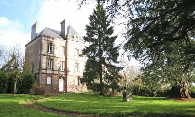 L'Aigle Cottage | Manor house with large park, near city center, ideal for groups