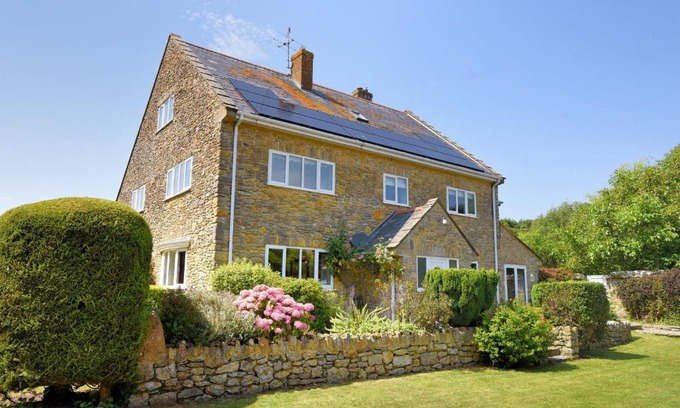 Burton Bradstock House | Manor Lodge