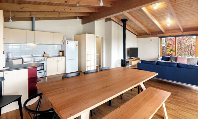 Mansfield House | Mansfield Hideaway - Amazing Hillside Retreat