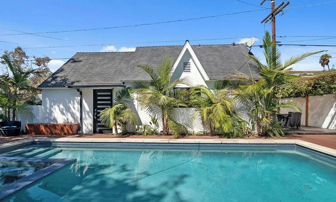 Greater Wilshire - Hancock Park Villa | Mansfield Modern - Ultimate Entertainer’s Oasis with Guest House