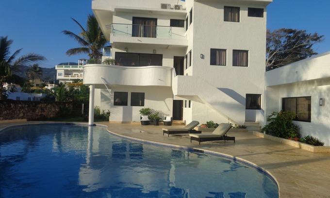 Costambar House | MANSION $225 COSTAMBAR NO DEPOSIT