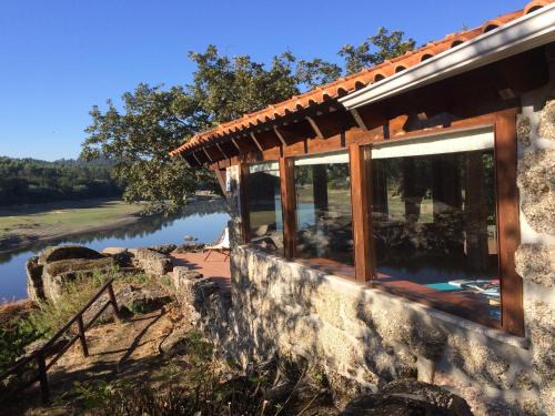 Santa Comba Dao House | Mansion in Dão Valley by River Beach