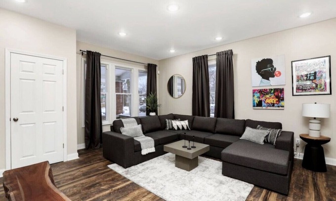 New Center Detroit House | Mansion in LaSalle Gardens