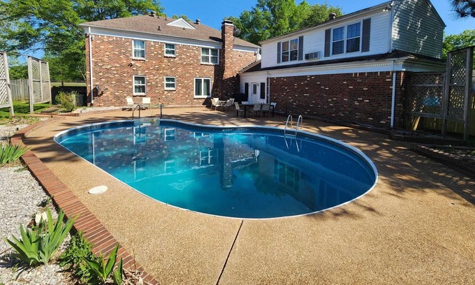 Cordova House | Mansion mostly King Beds fronting Golf Course near Mall