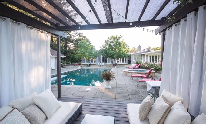 St. Helena House | Mansion w/Heated Pool,Hottub,Tennis,Golf,Vineyard