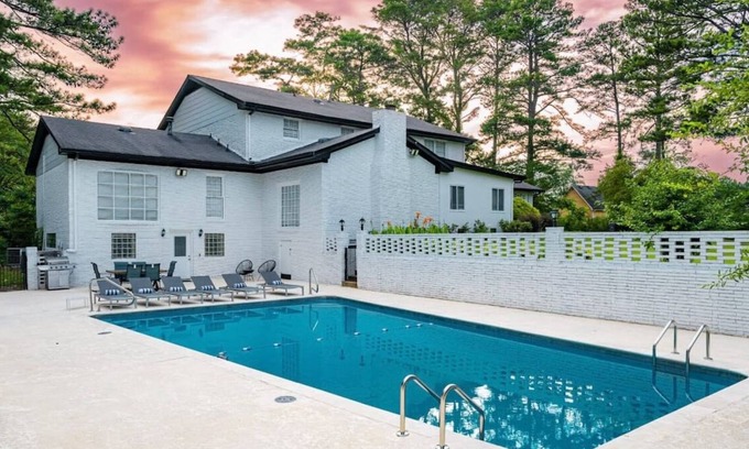 Church Street House | Mansion With Private Pool Bsktball & Tennis courts