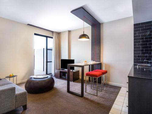 Adelaide Central Business District Hotel | Mantra Hindmarsh Square