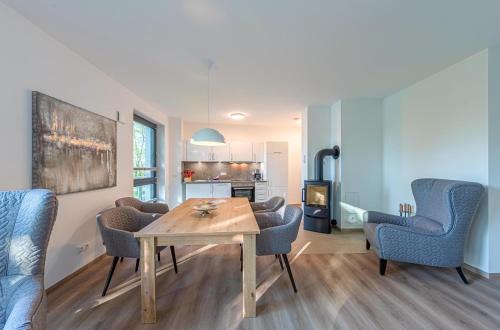 Krakow am See Apartment | Mantra-Oase - Gemütliches Apartment mit Seeblick, Kamin & Wellness am Krakower See