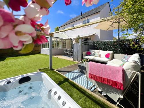 Totnes House | Manuka Cottage