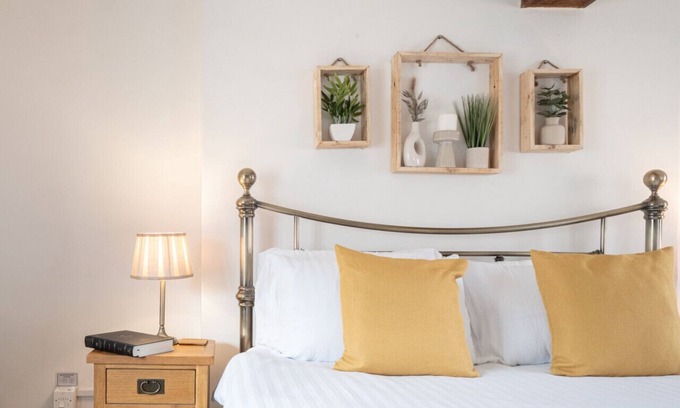 Chipping Norton Cottage | Maple Cottage - Beautiful 2BD Home, Perfect For Family Retreat