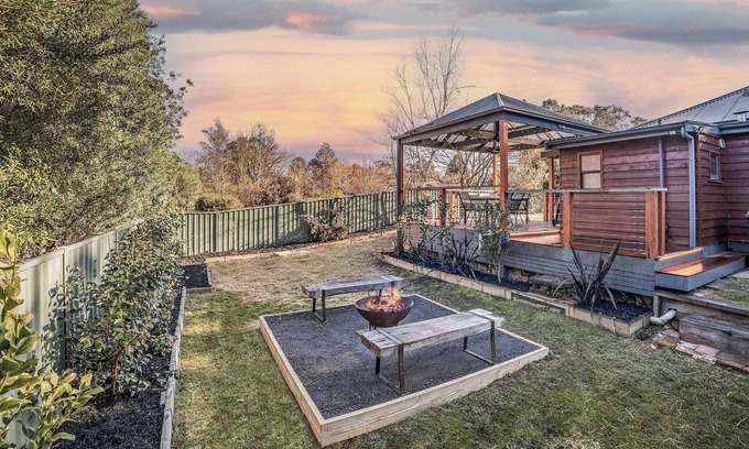 Porepunkah House | Maple Cottage Porepunkah - Modern & Cosy home