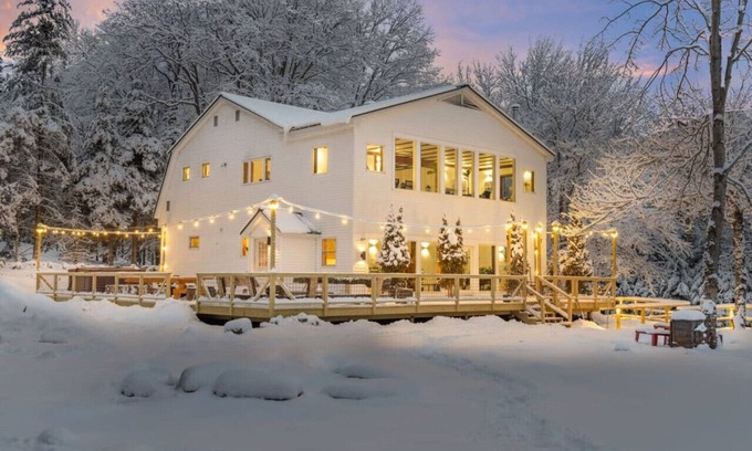West Dover Ski Chalet | Maple Pine w/Hot Tub Pool Table 3min to Mount Snow