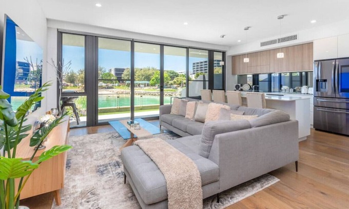 North Coogee Villa | Maraboo Island Waterfront Luxe