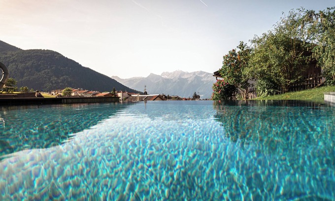 Burgusio Hotel | Maraias Luxury Suites & Apartments