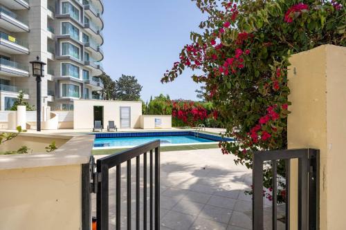 Agios Tychon Apartment | Marathon Beach Apartment with Shared Pool