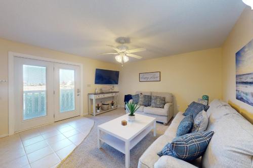 Caine Woods Apartment | Marathon North 101