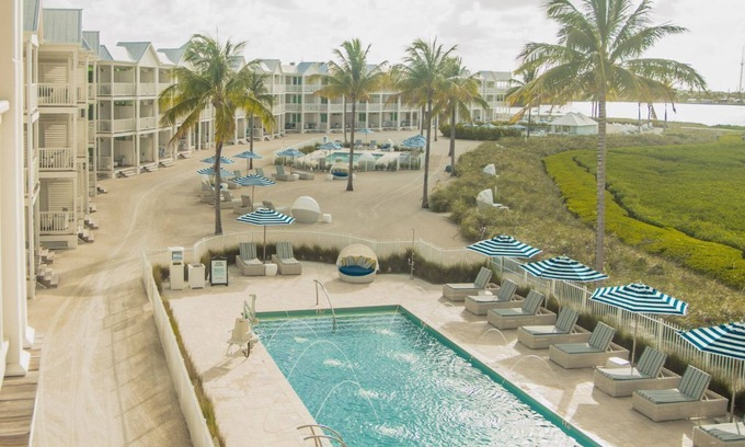 Marathon Apartment | Marathon Oceanfront | 2 King Beds + Balcony