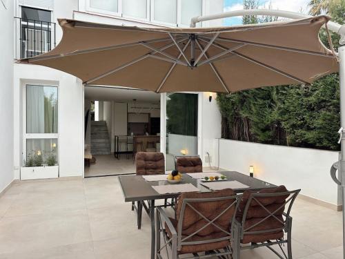Urbanizacion Costabella Apartment | Marbella Hideaway BBQ, POOL & Best walking distance Beaches