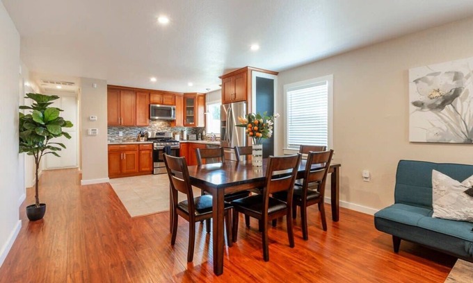 Northside House | @ Marbella Lane - 3BR UpprLvl | DTWN SJ | Ldry + P