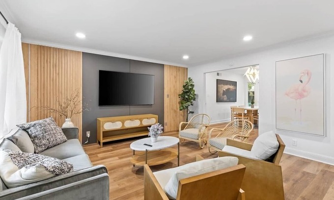 Hathaway House | @ Marbella Lane - Modern 3BROasis in SiliconValley