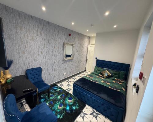 Gloucester Apartment | Marble blue flat, City of Gloucester