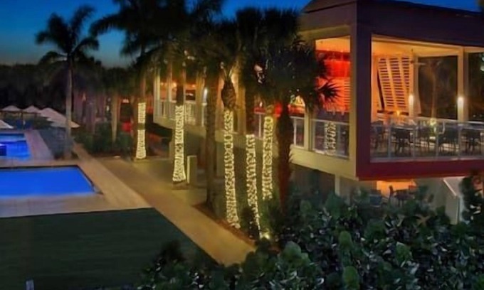 Marco Island Resort | Marco Crystal Shores Beachfront Resort & Spa