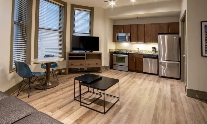 Central Business District Resort | Mardi Gras in New Orleans 2/9/24 - 2/16/24! 1 BR/1 BA. Come visit the Big Easy!