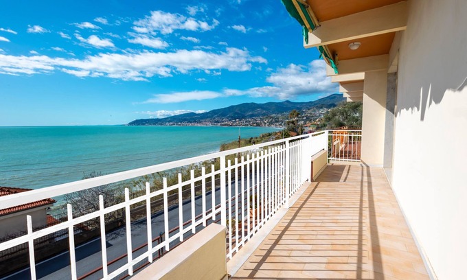 Sanremo Apartment | Mare di Liguria Apartment by Wonderful Italy