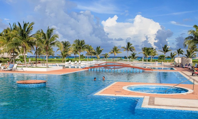 Puerto Juarez Apartment | Mareazul 723 Sur by Riviera Rentals