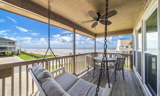 Pirates Beach House | Maree by the Sea | Stunning Water Views