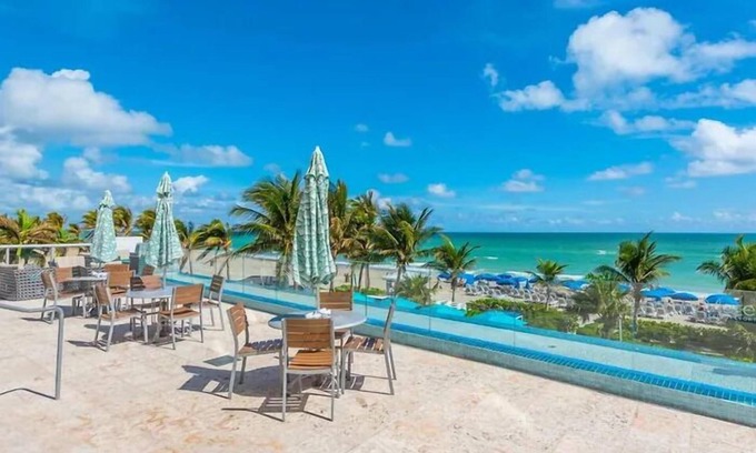 Sunny Isles Beach Apartment | Marenas Beach Resort