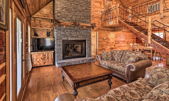 Boswell Cabin | 'Marfly Retreat' - Remote White River Getaway!