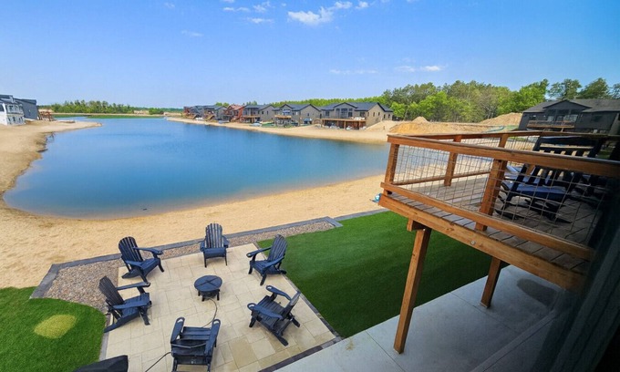 New Lisbon House | Margarita Villa | Lakefront | Beach | Game Room | 6 Bedrooms | 4 Bath