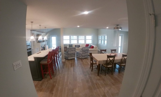 Margate City House | Margate Elevator Close to Beach 4 Bed 3 1/2 Bath Lg Pool Grill full kitchen