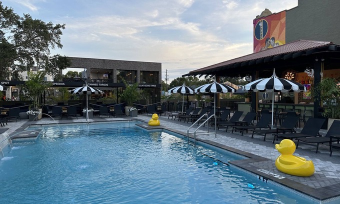 Kenwood Hotel | Mari Jean Hotel - All Adults Welcome